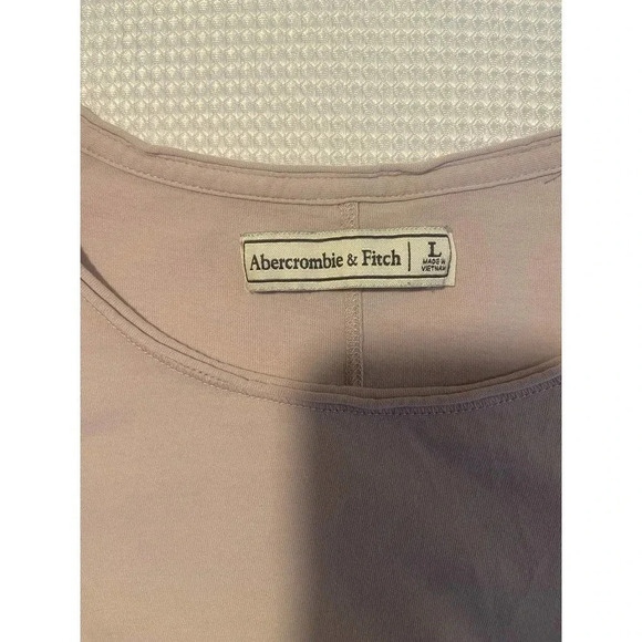 Abercrombie and Fitch Tops Bell Sleeve Tee SIZE L - Picture 6 of 7